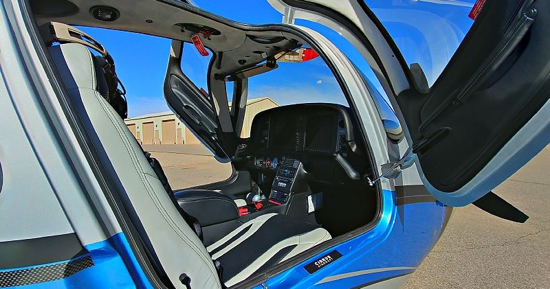 Cirrus SR22 Interior